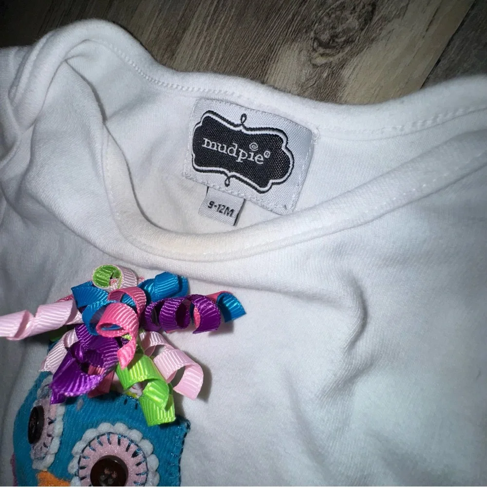 (🆓)*FREE ADD TO BUNDLE* Mud Pie White and Blue Bodysuit with Whimsical Designs
